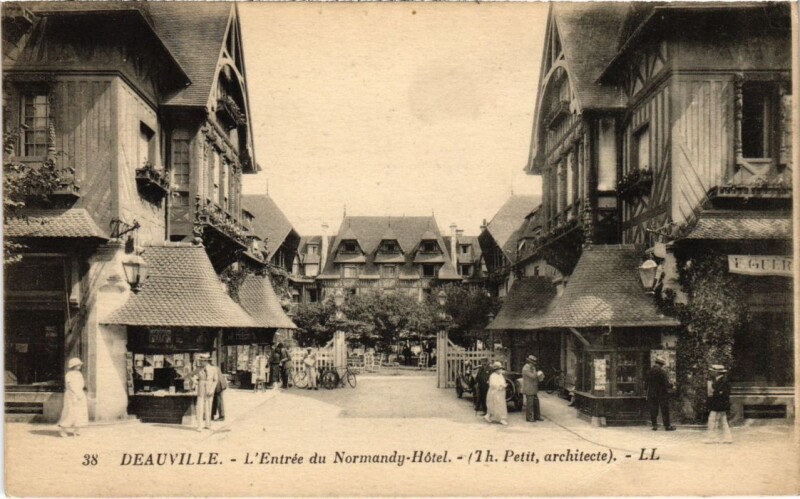Carte postale ancienne Deauville L'Entree du Normandy-Hotel France à Deauville