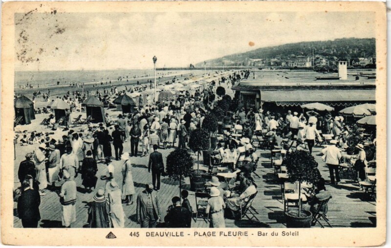 Carte postale ancienne Deauville Bar du Soleil France à Deauville