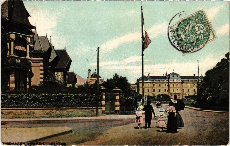 Carte postale ancienne Cabourg Le Grand Hotel France à Cabourg