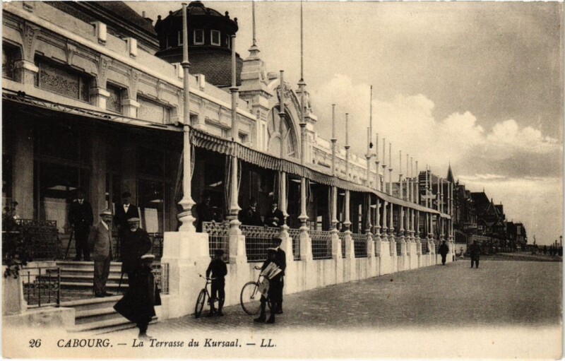 Carte postale ancienne Cabourg La Terrasse du Kursaal France à Cabourg