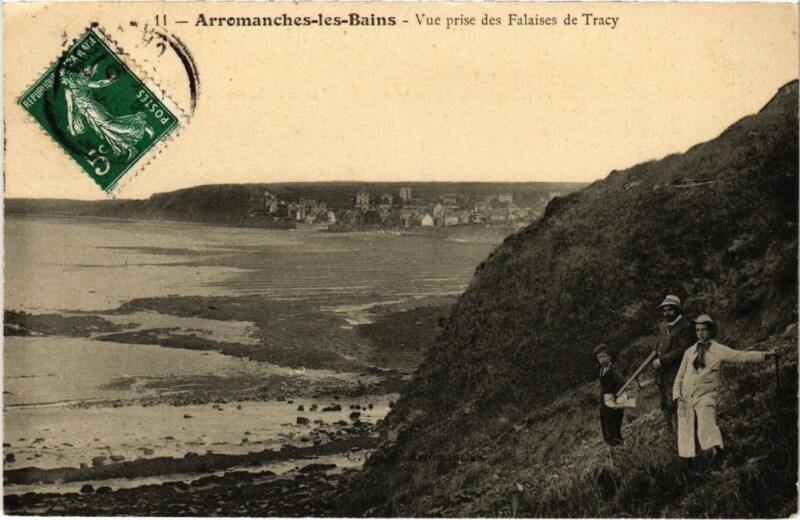 Carte postale ancienne Arromanches-les-Bains Vue prise des Falaises de Tracy France à Arromanches-les-Bains