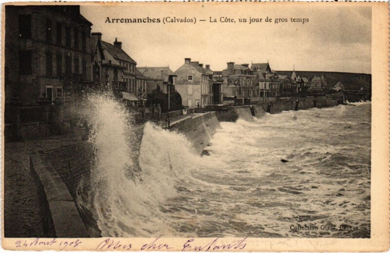 Carte postale ancienne Arromanches-les-Bains La Cote, un jour de gros temps France à Arromanches-les-Bains