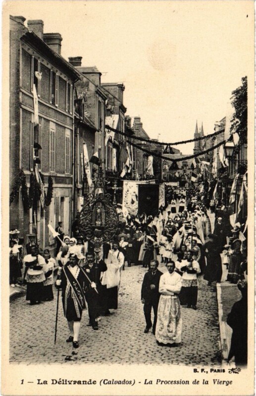 Carte postale ancienne La Delivrande La Procession de la Vierge France