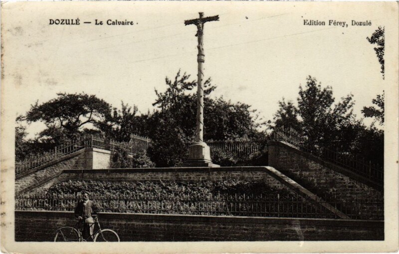 Carte postale ancienne Dozule Le Calvaire France