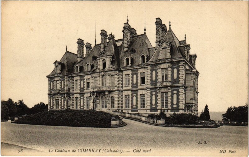 Carte postale ancienne Le Chateau de la Combray Cote nord France à Combray