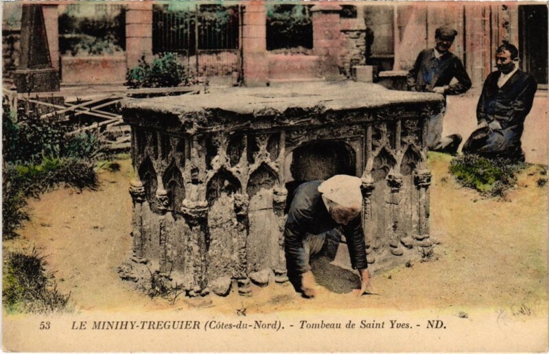 Carte postale ancienne Minihy-Treguier Tombeau de Saint-Yves