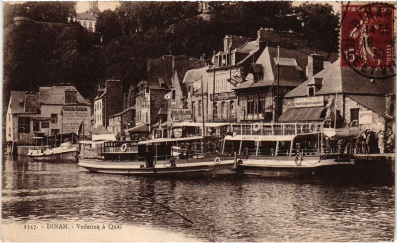 Carte postale ancienne Dinan Vedettes a Quai à Dinan