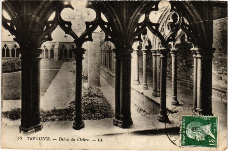 Carte postale ancienne Treguier Detail du Cloitre