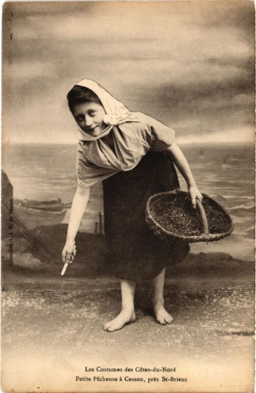 Carte postale ancienne Petite Pecheuse a Cesson pres Saint-Brieuc - Type à Saint-Brieuc