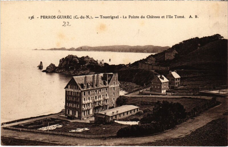 Carte postale ancienne Perros-Guirec Trestrignel - La Pointe du Chateau et l'Ile Tome à Perros-Guirec