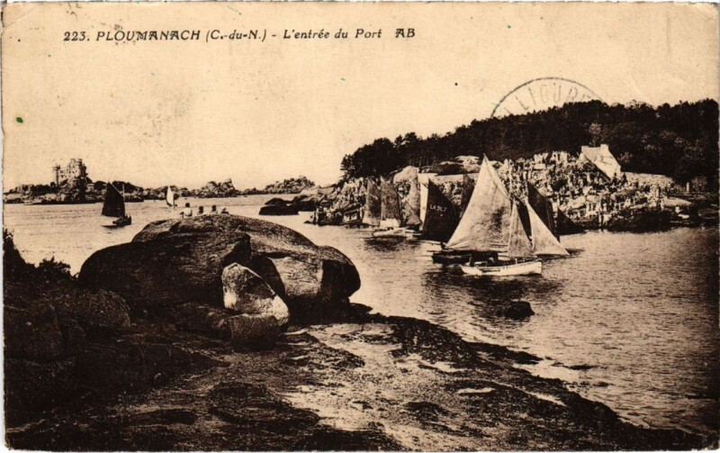 Carte postale ancienne Ploumanac'H L'Entree du Port