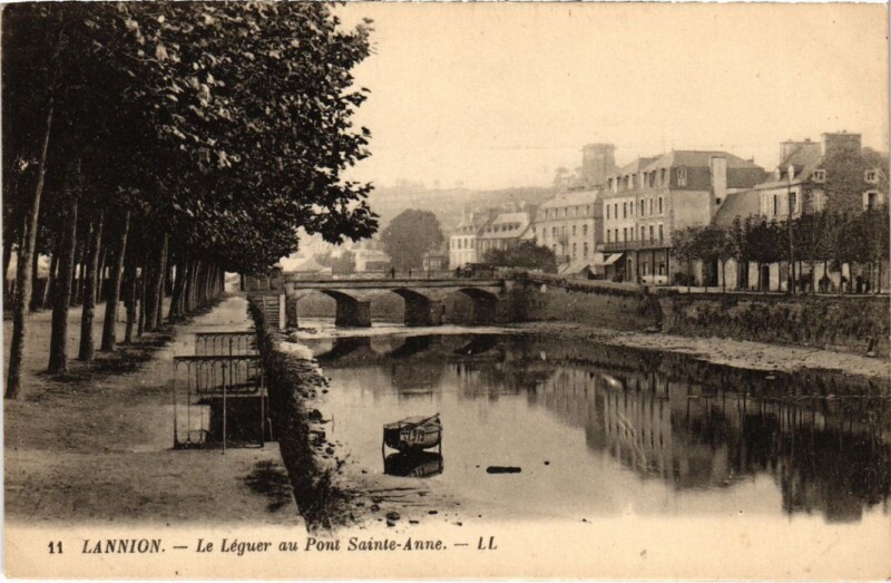 Carte postale ancienne Lannion Le Leguer au Pont Sainte-Anne à Lannion