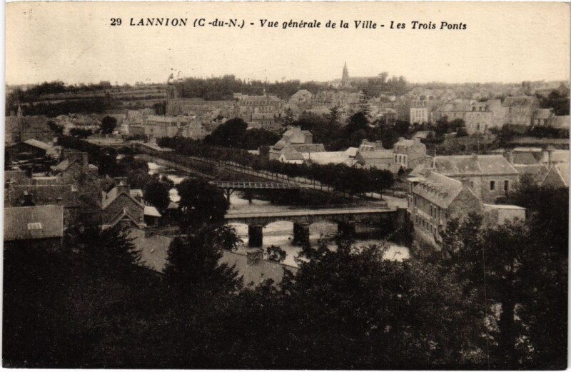 Carte postale ancienne Lannion Vue Generale de la Ville - Les Trois Ponts à Lannion
