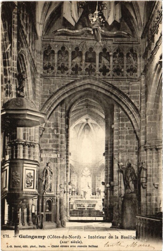 Carte postale ancienne Guingamp Interieur de la Basilique à Guingamp
