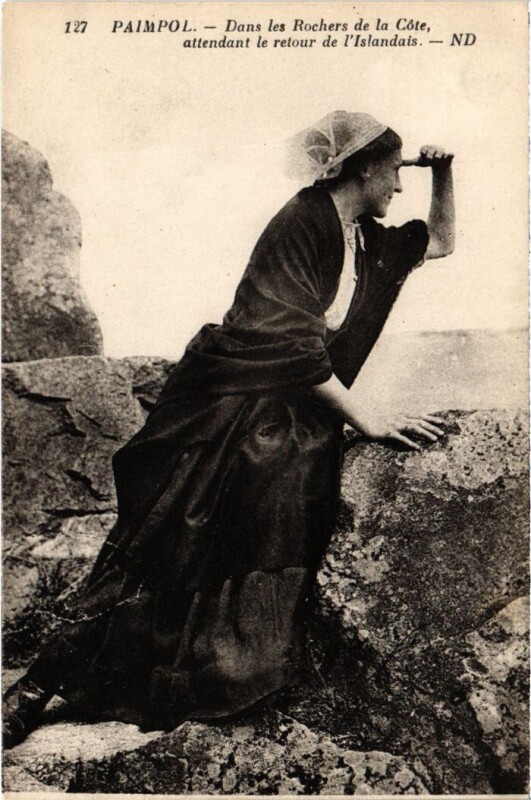 Carte postale ancienne Paimpol Dans les Rochers de la Cote à Paimpol