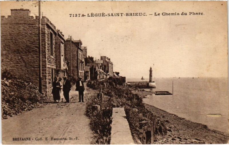 Carte postale ancienne Saint-Brieuc Le Legue - Le Chemin du Phare à Saint-Brieuc