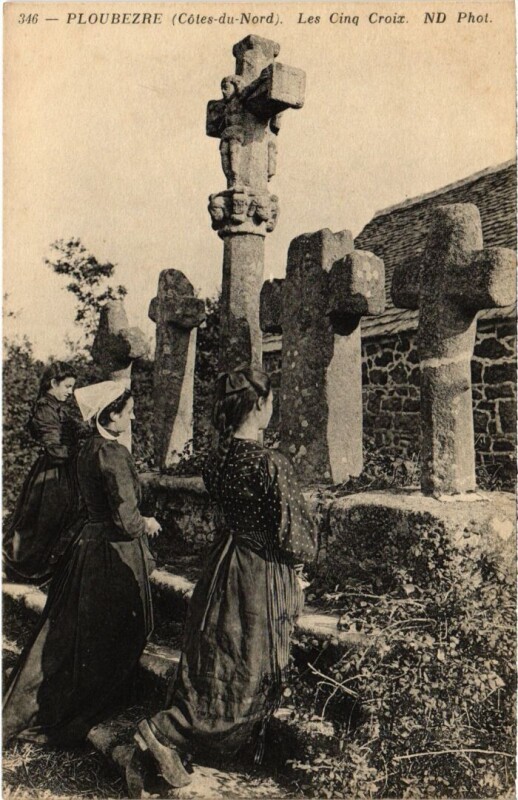 Carte postale ancienne Ploubezre Les Cinq Croix à Ploubezre