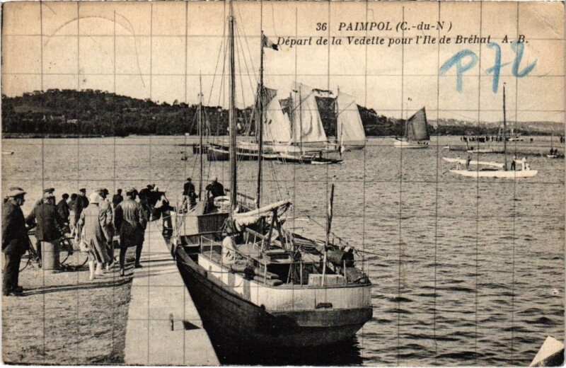 Carte postale ancienne Paimpol Depart de la Vedette pour l'Ile de Brehat à Paimpol