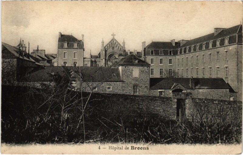 Carte postale ancienne Broons Hopital de Broons à Broons