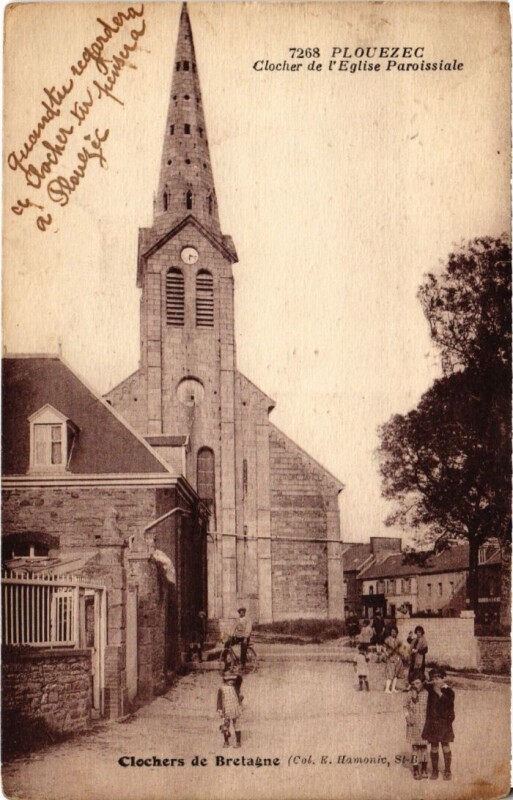 Carte postale ancienne Plouezec Clocher de l'Eglise Paroissiale