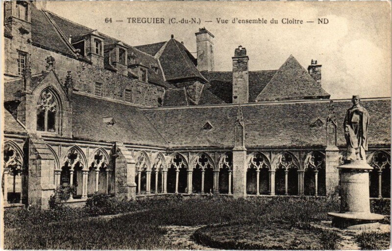 Carte postale ancienne Treguier Vue d'Ensemble du Cloitre