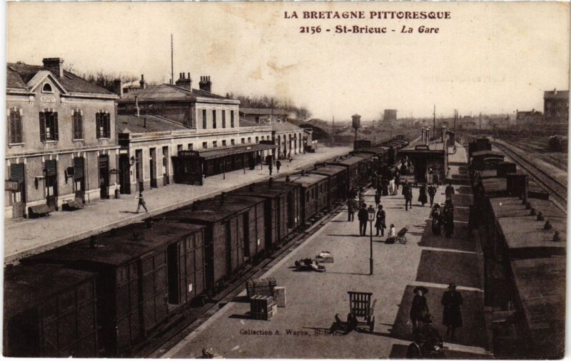 Carte postale ancienne Saint-Brieuc La Gare à Saint-Brieuc