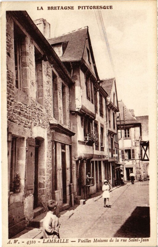 Carte postale ancienne Lamballe Vieilles Maisons de la Rue Saint-Jean