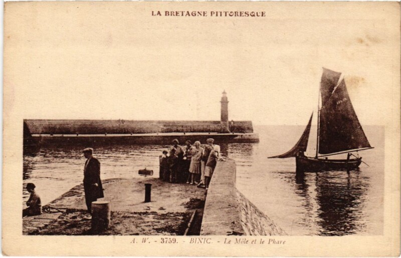 Carte postale ancienne Binic Le Mole et le Phare