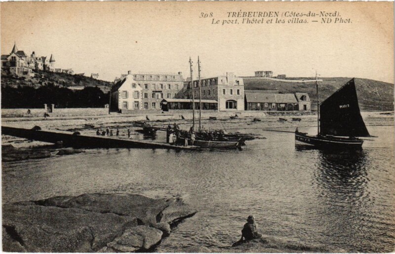 Carte postale ancienne Trebeurden Le Port - L'Hotel et les Villas