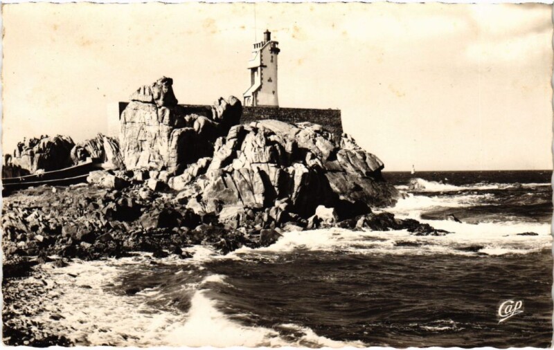 Carte postale ancienne Ile-de-Brehat Le Phare