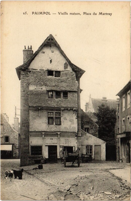 Carte postale ancienne Paimpol Vieille Maison - Place du Martray à Paimpol