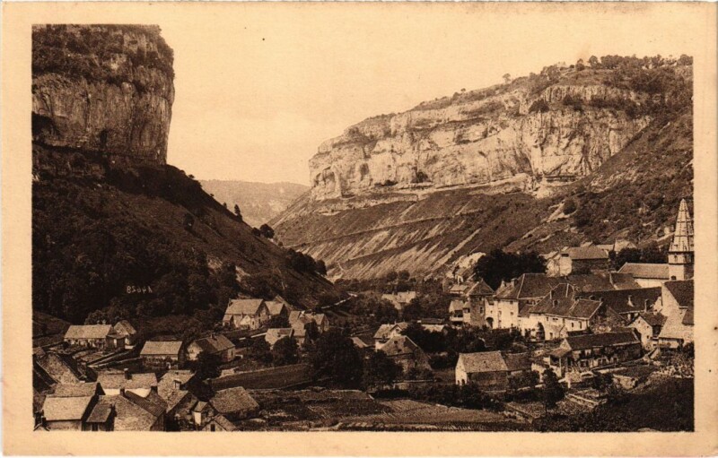 Carte postale ancienne Baume les Messieurs Roches de Baume , Le Village à Baume-les-Messieurs