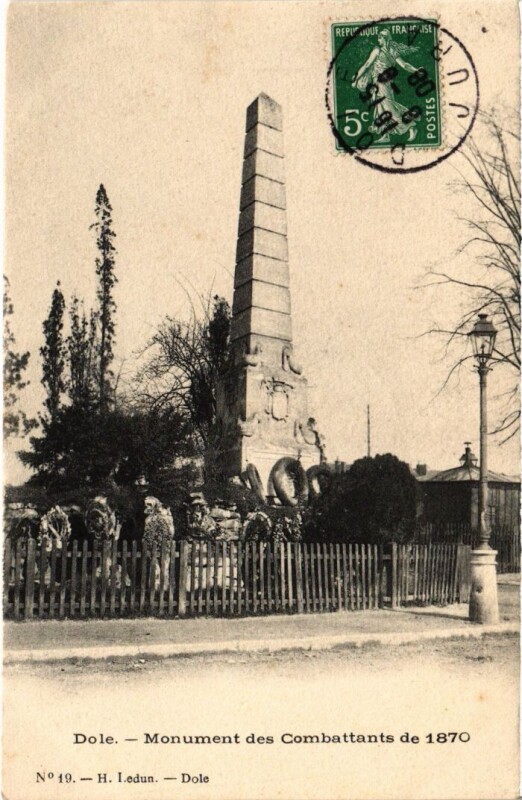 Carte postale ancienne Dole Monument des Combattants de 1870