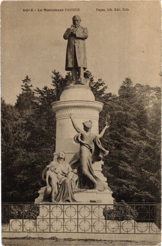 Carte postale ancienne Dole Monument Pasteur