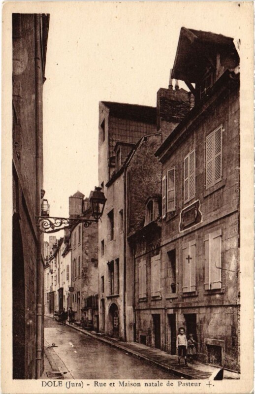 Carte postale ancienne Dole Rue et Maison natale de Pasteur