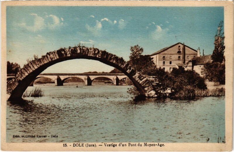 Carte postale ancienne Dole Vestige d'un Pont du Moyen Age