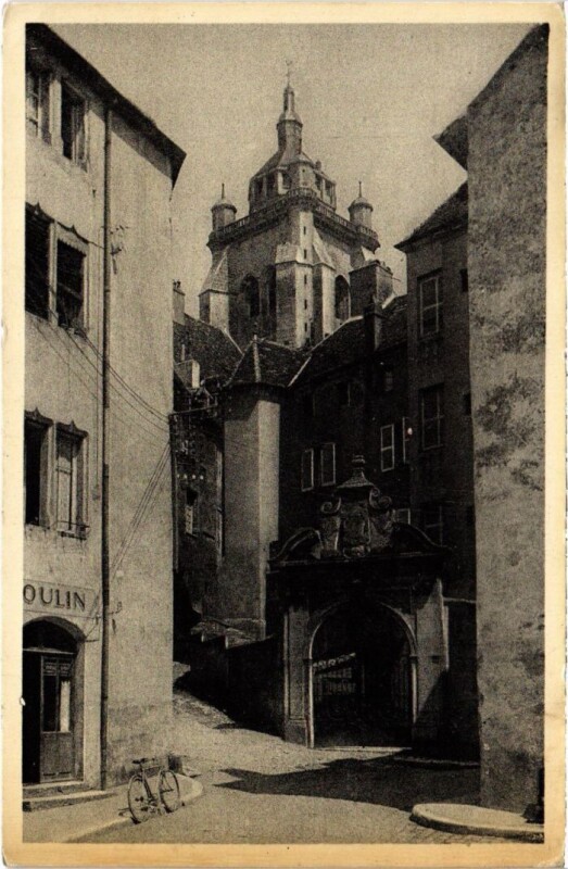 Carte postale ancienne Dole Clocher et Vieille Porte