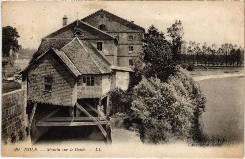 Carte postale ancienne Dole Moulin sur le Doubs