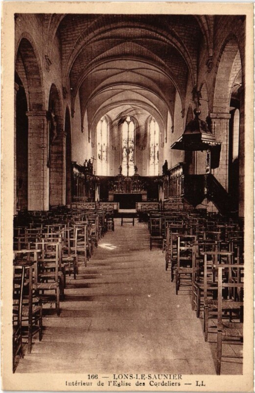 Carte postale ancienne Lons le Saunier Interieur de l'Eglise des Cordeliers à Lons-le-Saunier