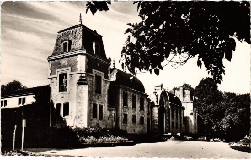 Carte postale ancienne Lons le Saunier Etablissement Thermal à Lons-le-Saunier