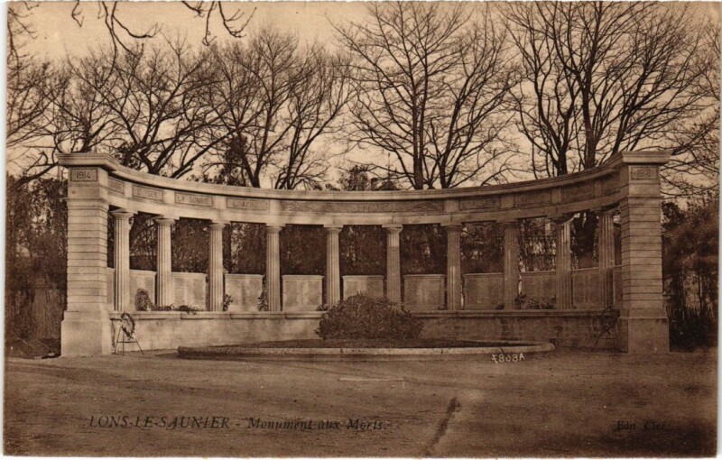 Carte postale ancienne Lons le Saunier Monument aux Morts à Lons-le-Saunier