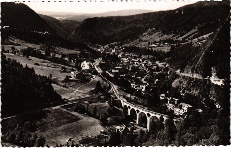Carte postale ancienne Morez vue generale