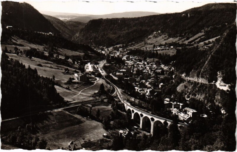 Carte postale ancienne Morez vue generale