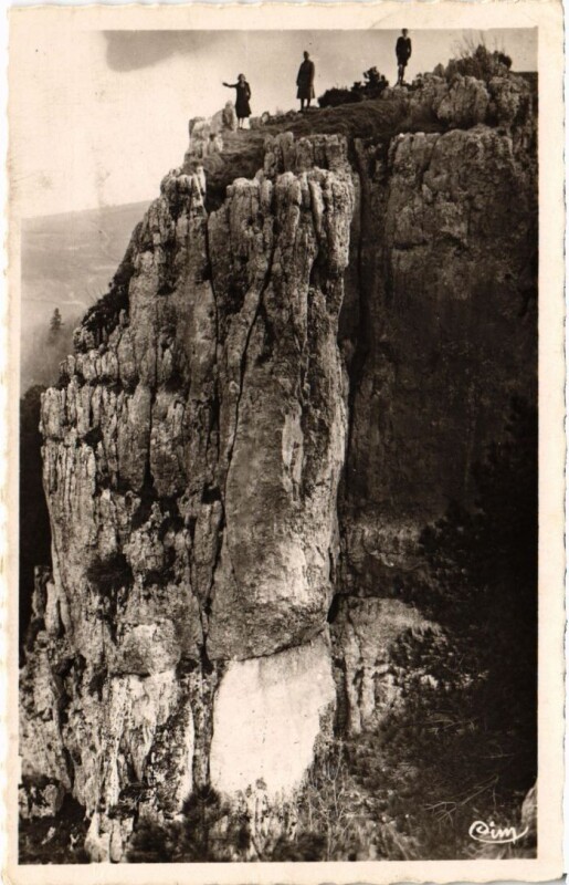 Carte postale ancienne Poligny Les Rocher du Penitent à Poligny