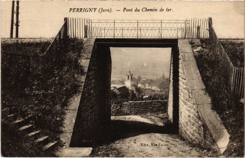 Carte postale ancienne Perrigny Pont du Chemin de fer à Chemin