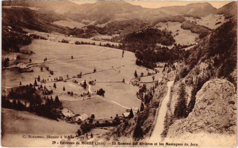 Carte postale ancienne Le Hameau des Rivieres et les Montagnes du Jura