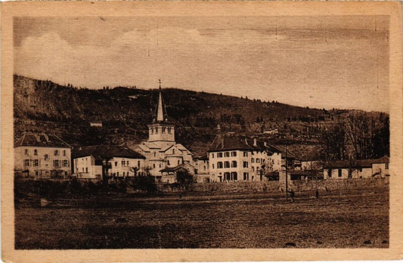 Carte postale ancienne St Lupicin Eglise et les Ecoles
