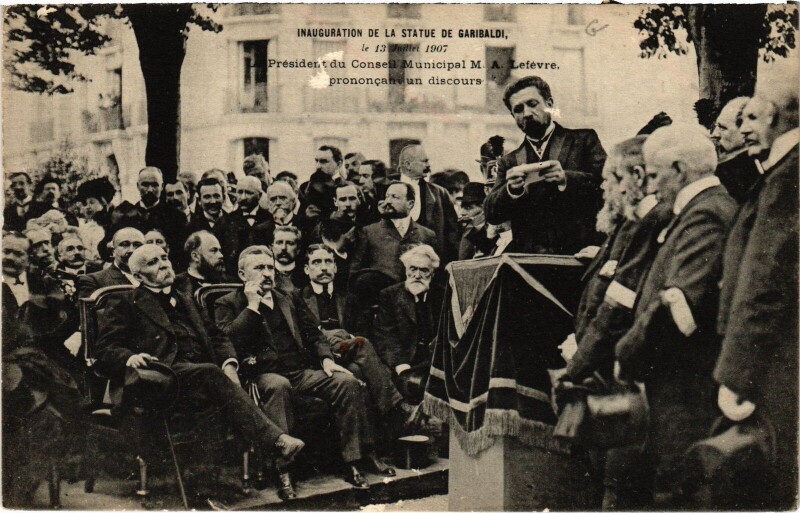 Carte postale ancienne Inauguration de la Statue de Garibaldi, le 13 Juillet 1907 - Le Président du Conseil Municipal Monsieur A. Lefevre prononçant un discours à Paris 15e