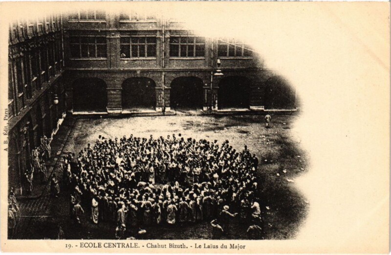 Carte postale ancienne Paris 3e Ecole Centrale Chahut Bizuth Le Laius du Major à Paris 3e