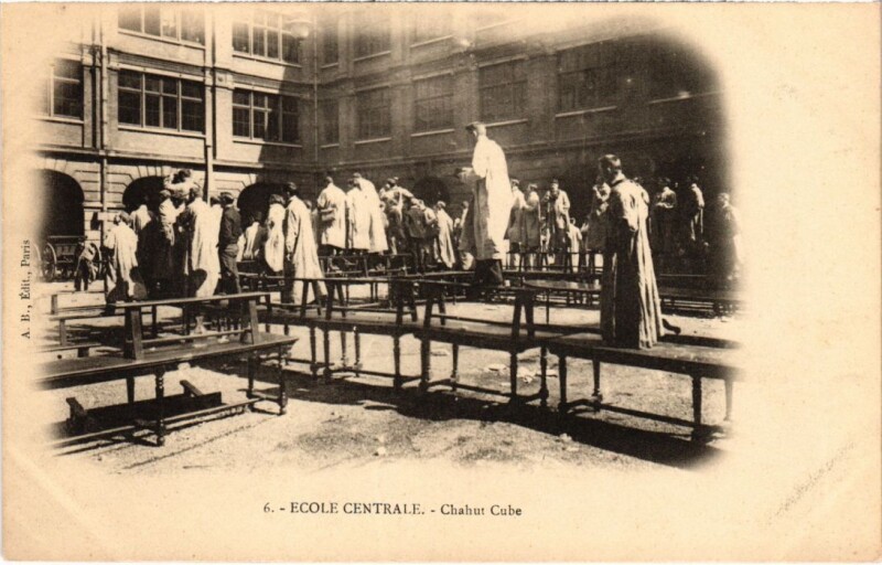 Carte postale ancienne Paris 3e Ecole Centrale Chahut Cube à Paris 3e